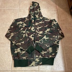 Mens large camouflage hooded zip up jacket